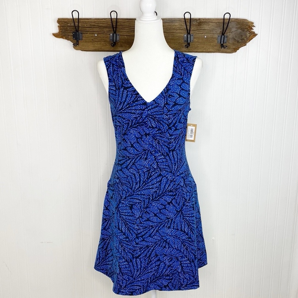 Title Nine Blue Leaf-Print V-Neck Dress